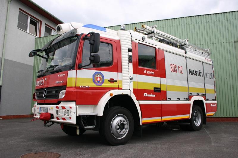 Hasičský Mercedes Benz.