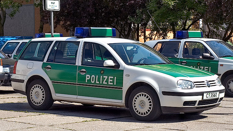 German_police_car_(Golf_IV_Variant).jpg